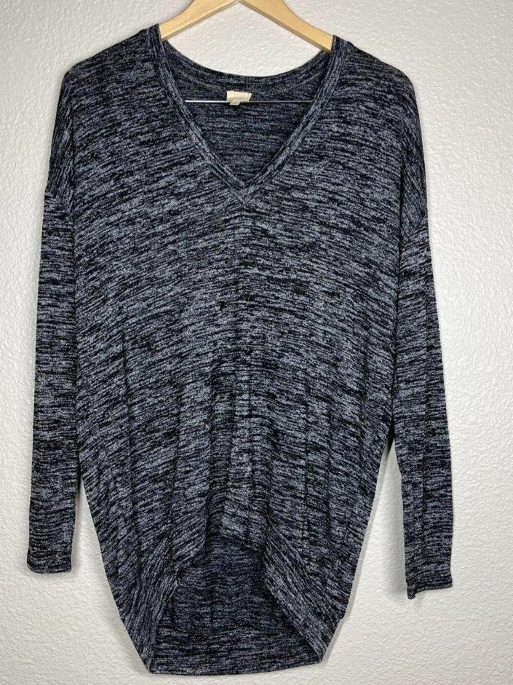 Aritzia Women's Grey and Black Jumper